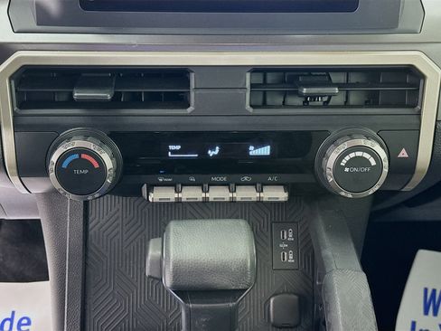 Certified 2025 Toyota Tacoma SR5 AWD/4WD image 15