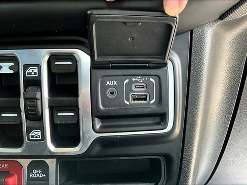 Used 2020 Jeep Gladiator Rubicon AWD/4WD image 18