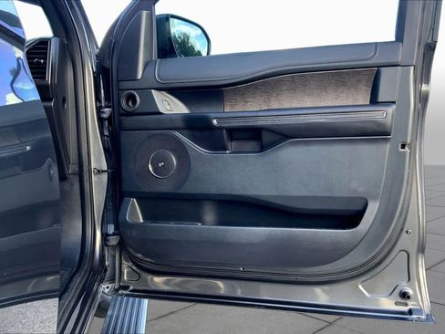 Used 2019 Ford Expedition Limited RWD image 22