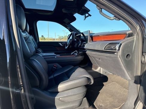 Used 2024 Lincoln Navigator Reserve image 7