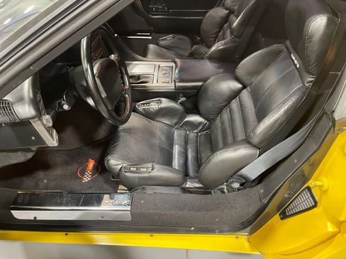 Used 1990 Chevrolet Corvette ZR-1 RWD image 81