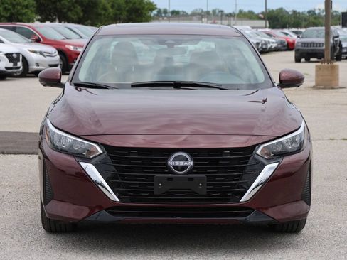 Used 2025 Nissan Sentra SV w/ SV Premium Package FWD image 5