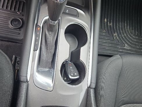Used 2017 Chevrolet Malibu LT FWD image 12