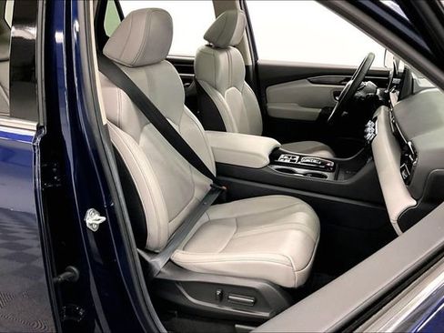 Used 2025 Honda Pilot Touring image 8