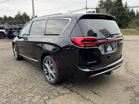 New 2026 Chrysler Pacifica Pinnacle image 8