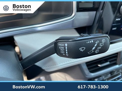 Used 2025 Volkswagen Taos SEL image 14