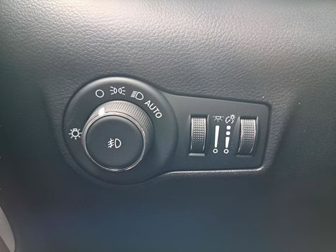 Used 2025 Jeep Compass Limited AWD/4WD image 11