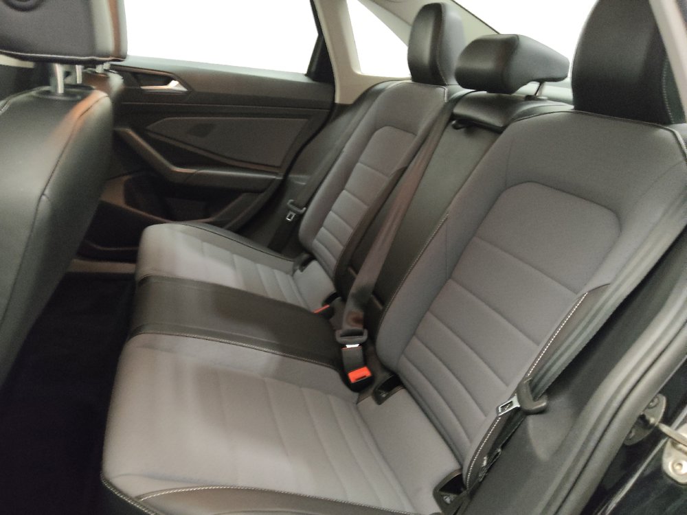 Used 2025 Volkswagen Jetta SE FWD image 18