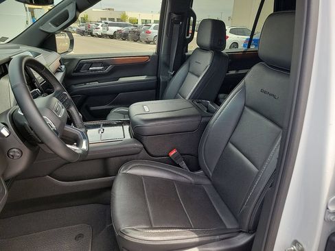 Used 2025 GMC Yukon Denali AWD/4WD image 14