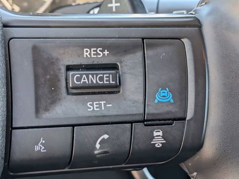 Used 2025 Nissan Rogue SV AWD/4WD image 15