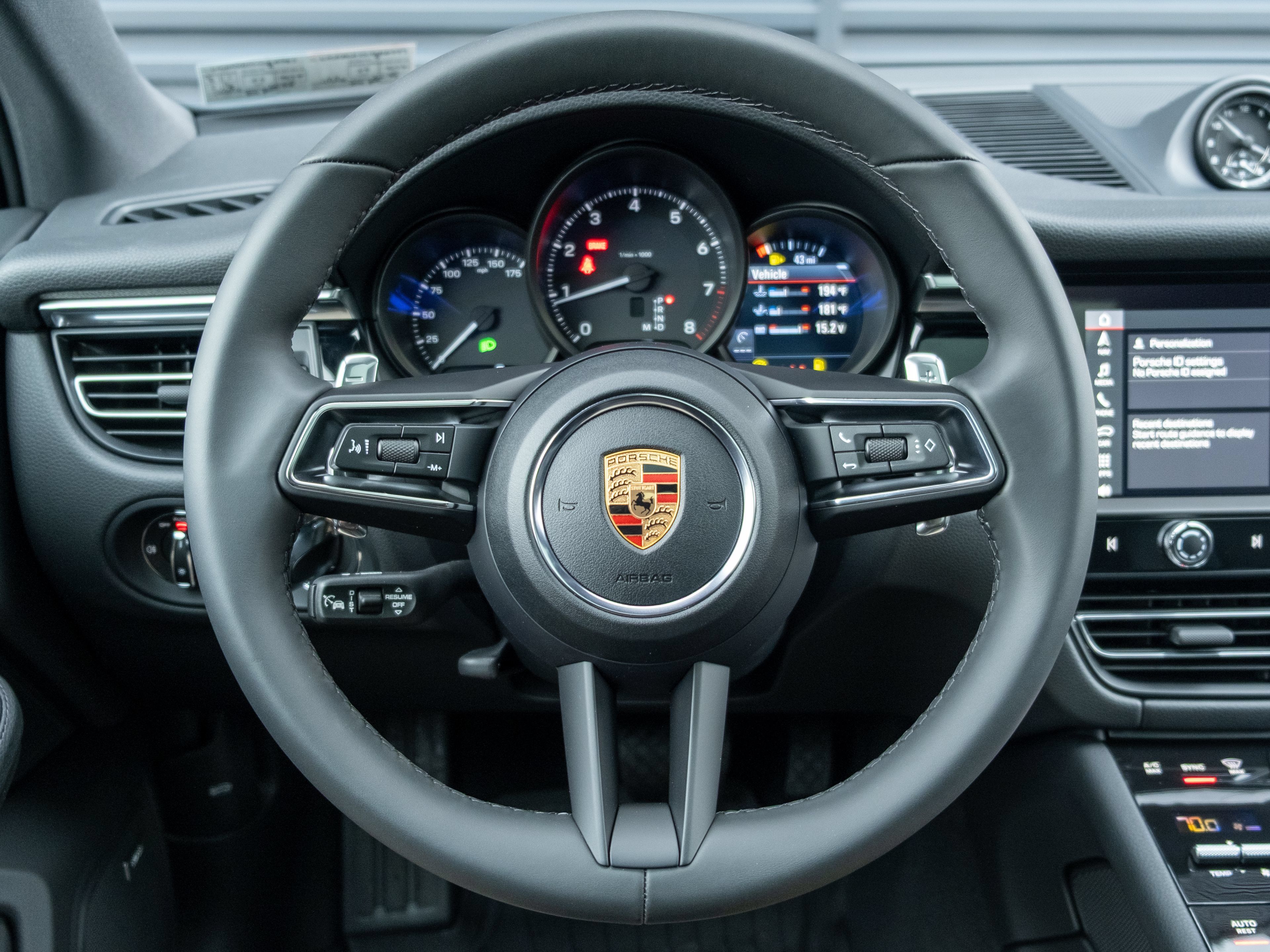 Certified 2026 Porsche Macan AWD/4WD image 24