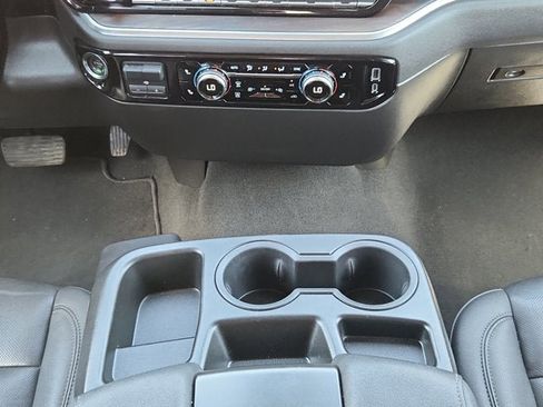 Used 2025 GMC Sierra 1500 SLT image 11