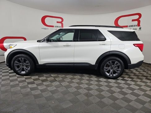 Used 2023 Ford Explorer XLT w/ Equipment Group 202A image 4
