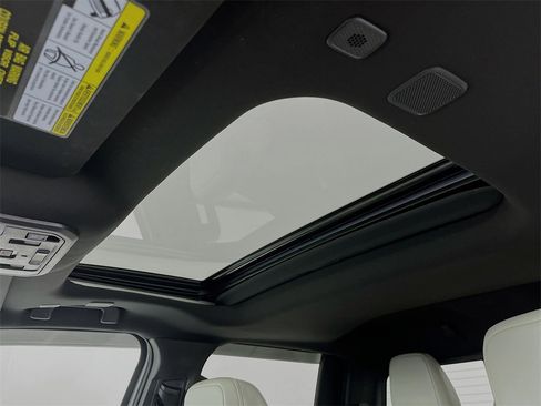 Used 2024 Toyota Tacoma Limited w/ Limited Package (LT) image 20