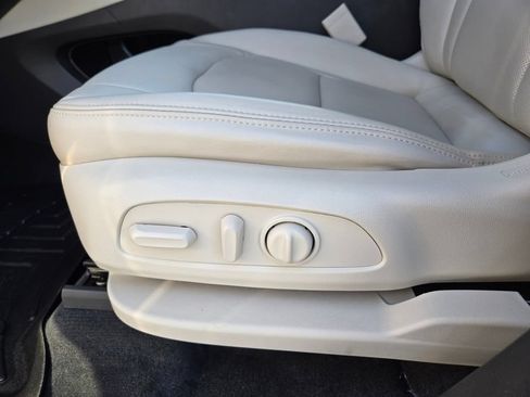 Used 2023 Buick Enclave Essence w/ Experience Buick Package FWD image 10