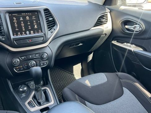 Used 2014 Jeep Cherokee Latitude w/ Comfort/Convenience Group AWD/4WD image 3