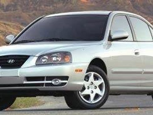 Used 2005 Hyundai Elantra Sedan FWD image 1