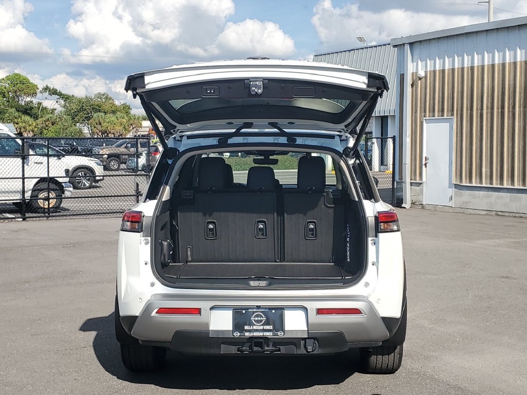 Certified 2025 Nissan Pathfinder Platinum w/ Cargo Package FWD image 13