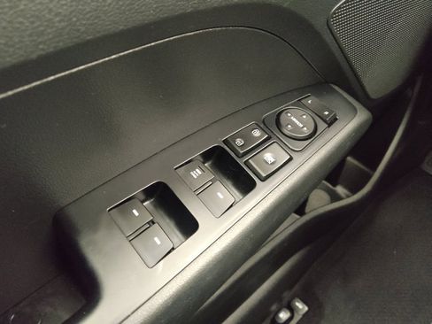 Used 2019 Hyundai Elantra SE w/ Cargo Package FWD image 27