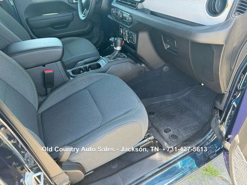 Used 2025 Jeep Wrangler Sport image 27