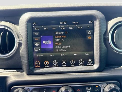 Used 2023 Jeep Wrangler Unlimited Sahara w/ Cold Weather Group AWD/4WD image 16
