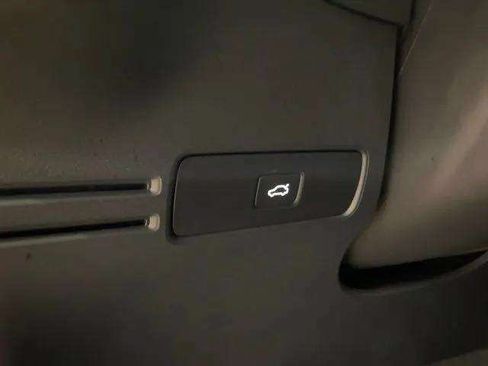 Used 2025 Volvo XC40 B5 Plus AWD/4WD image 99