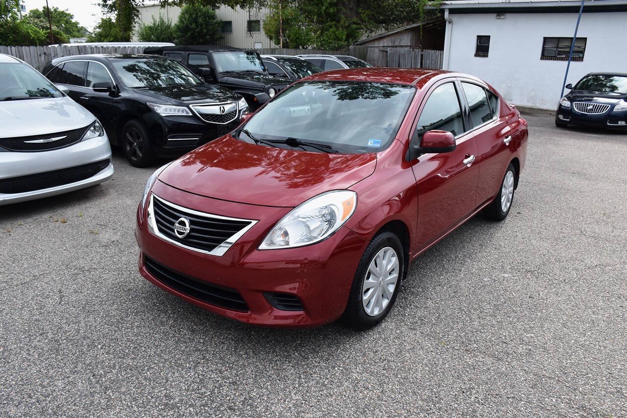Used 2014 Nissan Versa SV FWD image 1