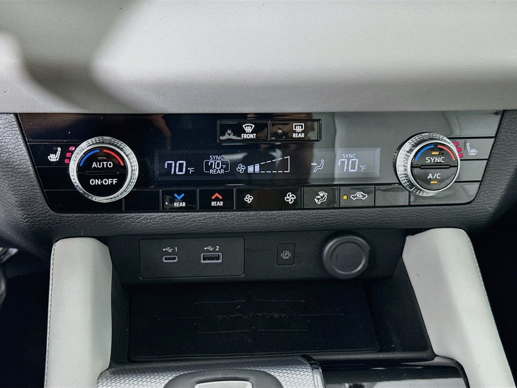 Used 2024 Mitsubishi Outlander SEL FWD image 16