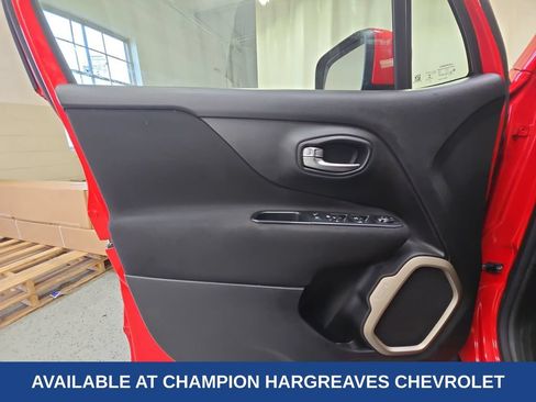 Used 2015 Jeep Renegade Latitude w/ Cold Weather Group AWD/4WD image 30
