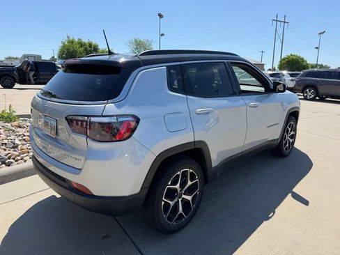 Used 2025 Jeep Compass Limited AWD/4WD image 6