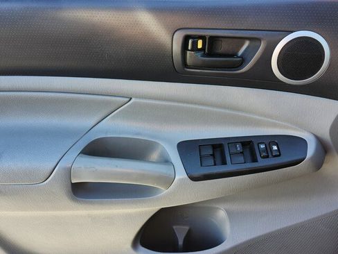 Used 2012 Toyota Tacoma PreRunner image 25