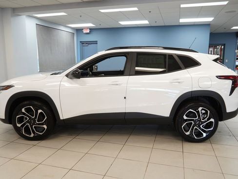 New 2026 Chevrolet Trax RS w/ Sunroof Package FWD image 2
