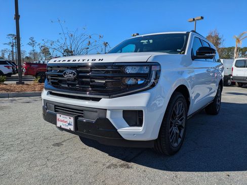 New 2025 Ford Expedition Platinum w/ Stealth Performance Package image 9