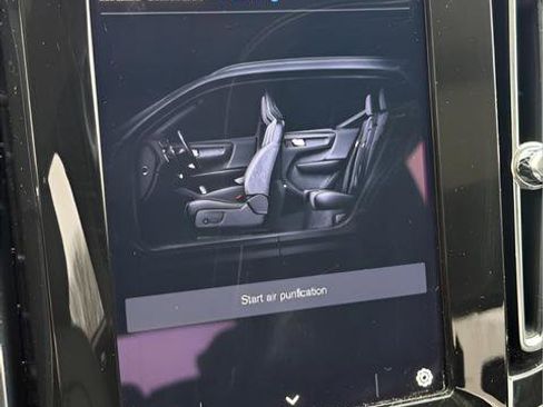 Used 2024 Volvo XC40 B5 Plus AWD/4WD image 16