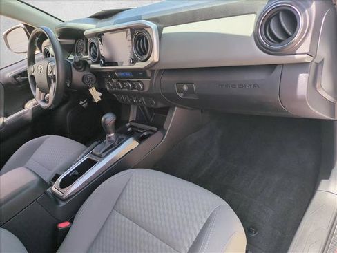 Certified 2022 Toyota Tacoma SR5 AWD/4WD image 21
