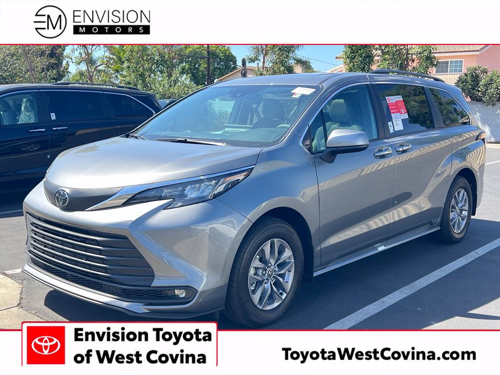 Used 2026 Toyota Sienna XLE FWD image 1