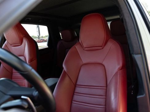 Used 2022 Porsche Cayenne Turbo image 15