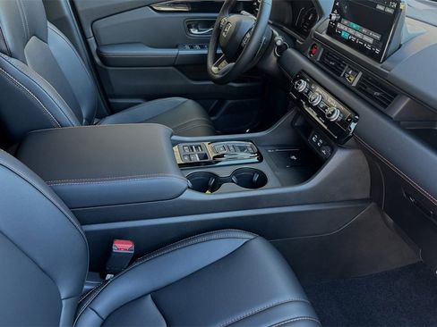 New 2025 Honda Pilot TrailSport image 17