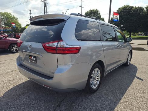 Used 2015 Toyota Sienna XLE FWD image 5