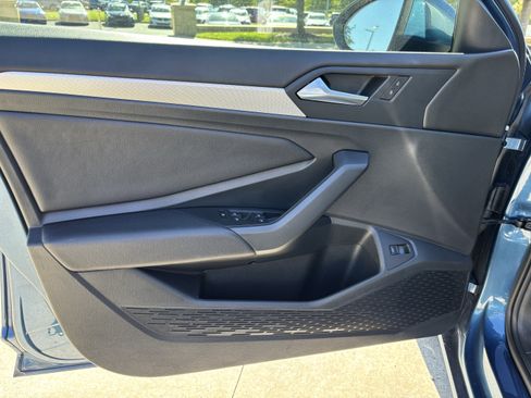 Used 2019 Volkswagen Jetta SE w/ Cold Weather Package image 13