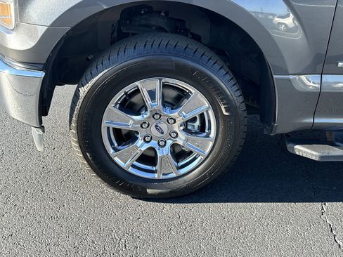 Used 2017 Ford F150 XLT w/ Equipment Group 302A Luxury image 11