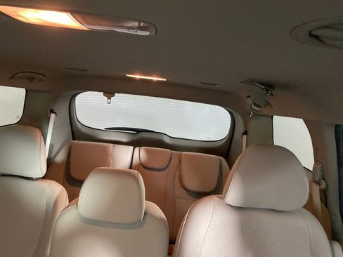 Used 2019 Kia Sedona LX image 26