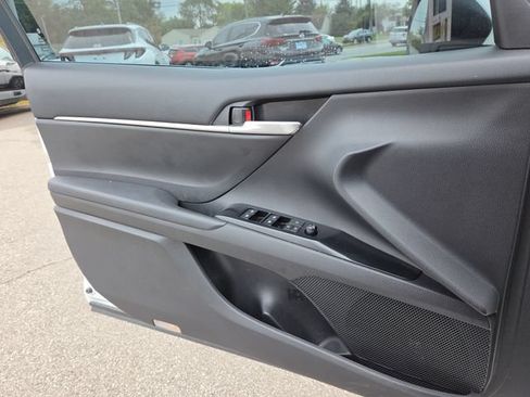 Used 2018 Toyota Camry SE w/ Moonroof Package FWD image 17