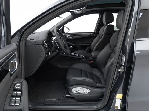 Certified 2025 Porsche Macan AWD/4WD image 15