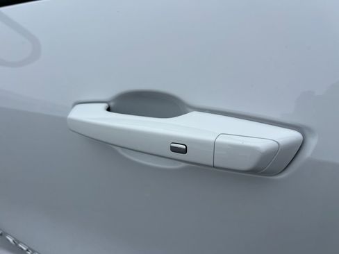 Used 2025 Chevrolet Traverse LT w/ Sun and Wheel Package image 13