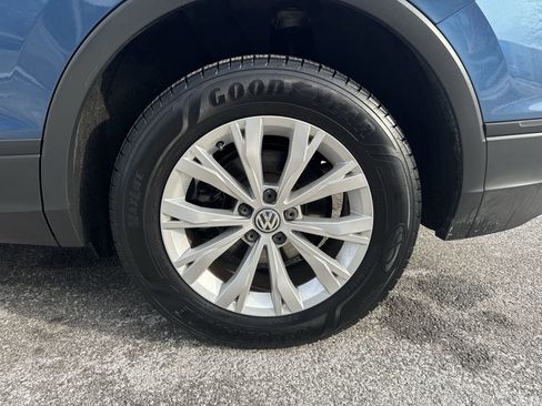 Used 2020 Volkswagen Tiguan S image 32