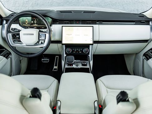 Used 2023 Land Rover Range Rover Long Wheelbase Autobiography image 4