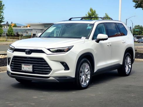 Certified 2024 Toyota Grand Highlander AWD image 9