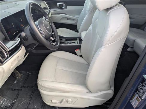 Used 2025 Kia Sorento S w/ Panoramic Sunroof Package image 16