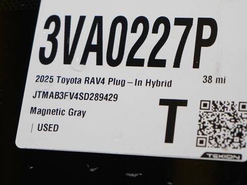Used 2025 Toyota RAV4 SE w/ Weather & Moonroof Package AWD/4WD image 28